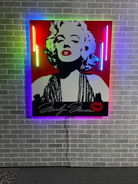 POp aft sculpture in LED and NEon MArilyn MOnroe